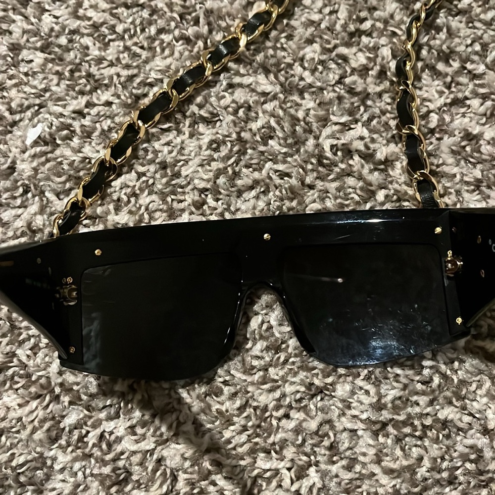 Authentic vintage Chanel sunglasses with leather gold chain - Picture 9 of 12